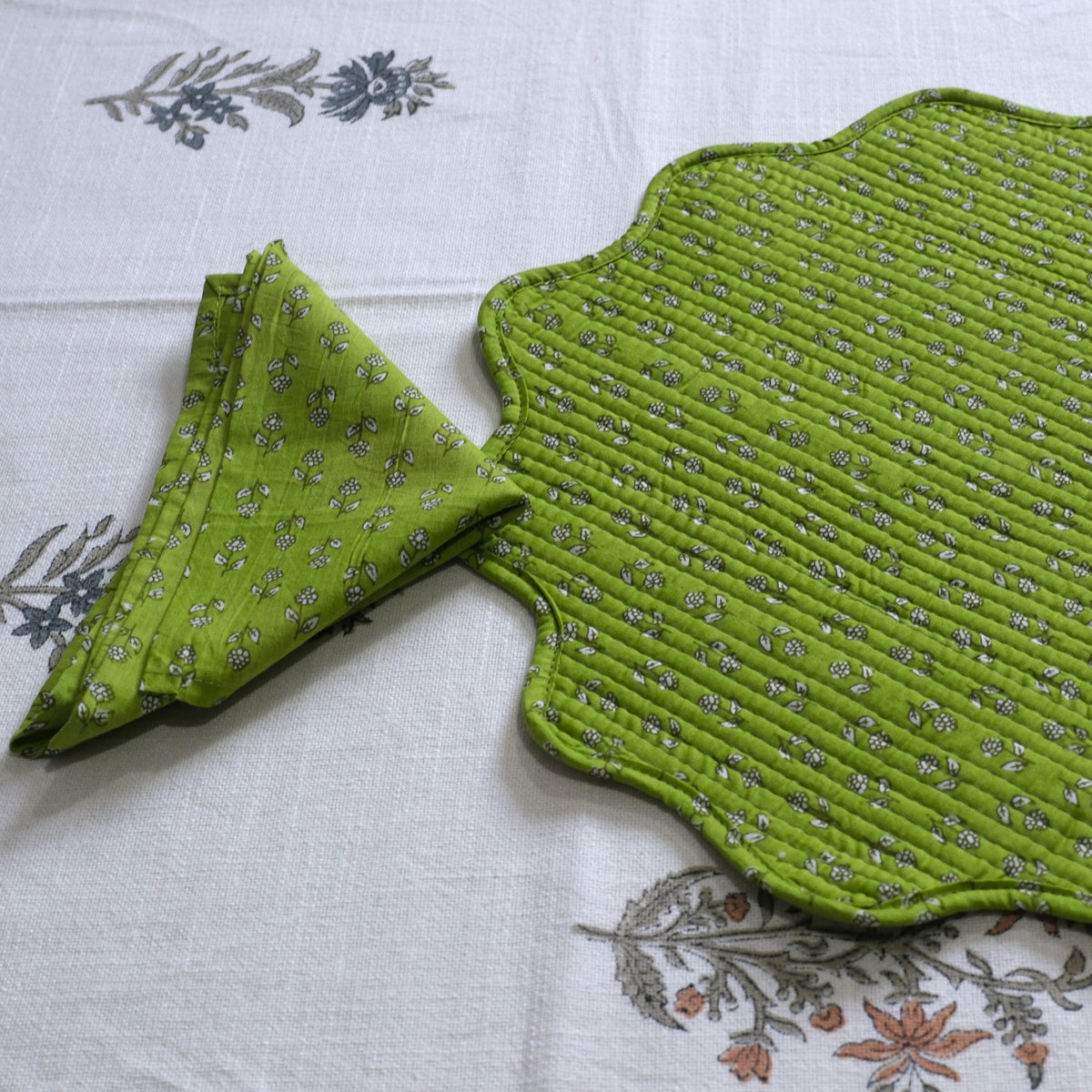 Green Floral Motif Placemat with Napkins (Set of 6)