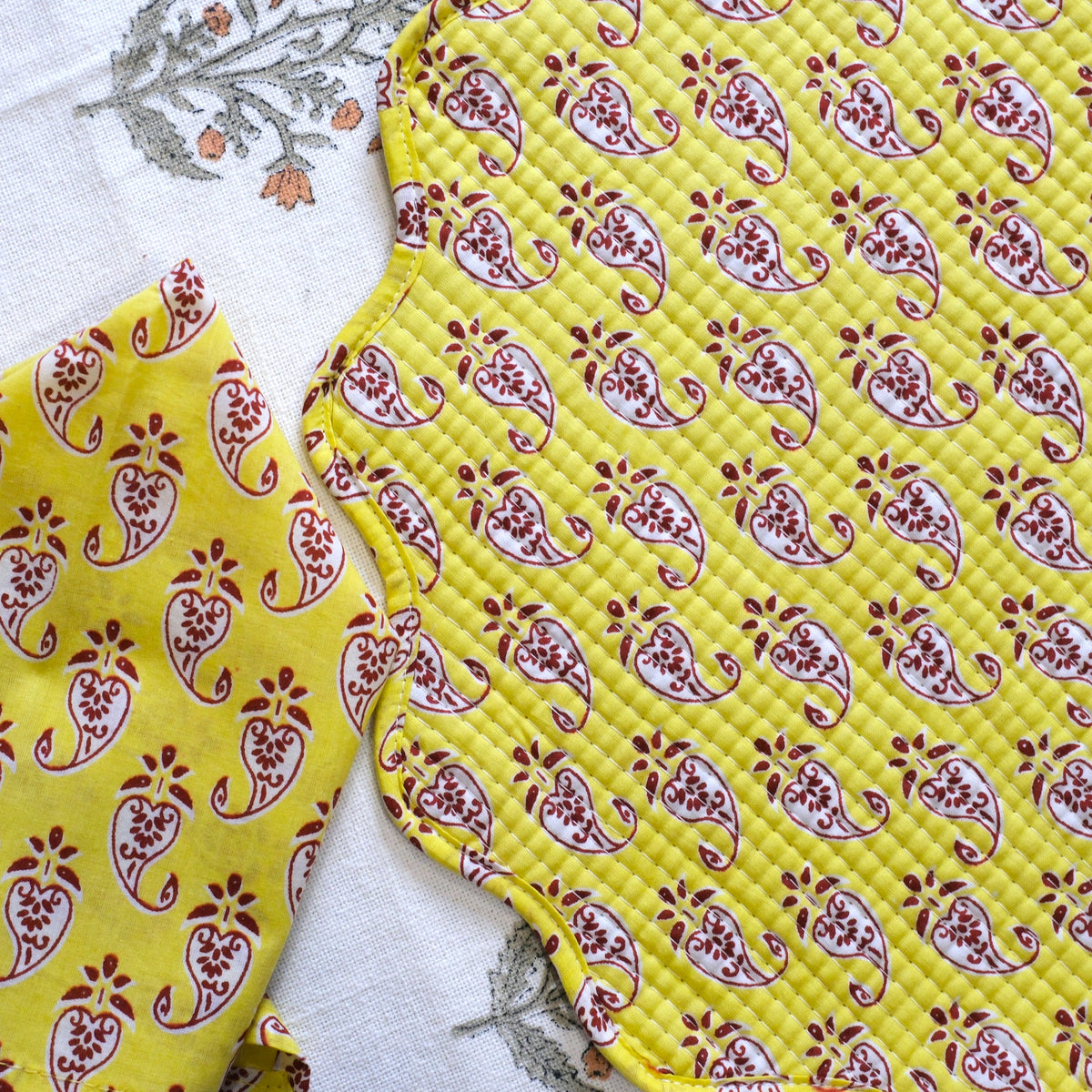 Yellow Paisley Placemat with Napkins (Set of 6)