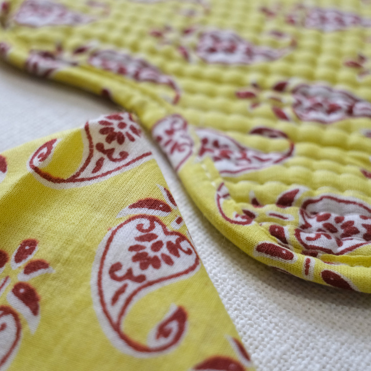 Yellow Paisley Placemat with Napkins (Set of 6)