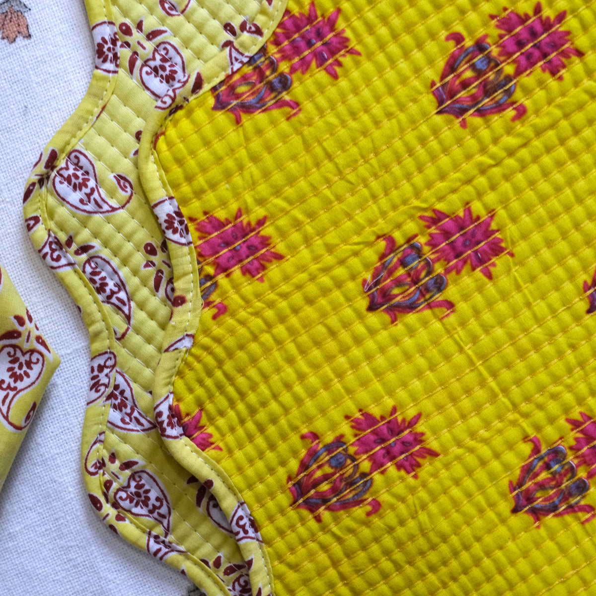 Yellow Paisley Placemat with Napkins (Set of 6)