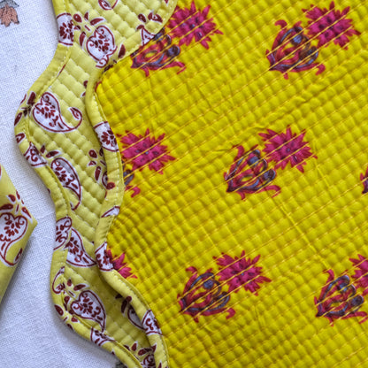 Yellow Paisley Placemat with Napkins (Set of 6)